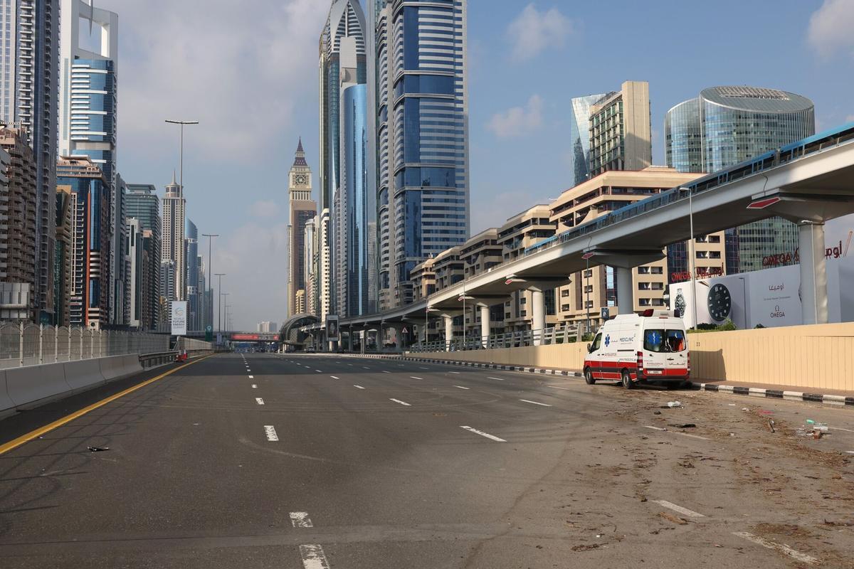 Las inundaciones en Dubai complican la ciudad y obligan a cerrar aeropuertos