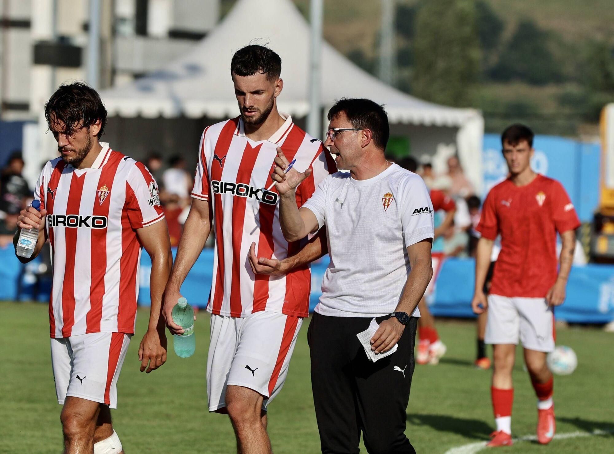 EN IMÁGENES: Amistoso de pretemporada en Grado entre Sporting y Racing de Santander