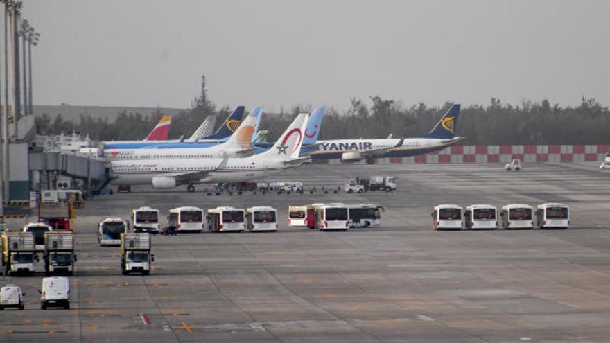 Aviones estacionados en el aeropuerto de Gran Canaria.