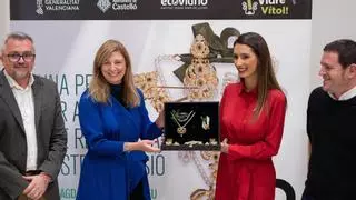 Ecovidrio lliura a Castelló un adreç de llauradora per a la reina de la Magdalena fabricat amb vidre reciclat