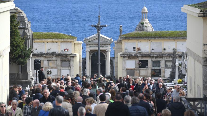 Día de Todos los Santos: así fue la ofrenda floral en San Amaro