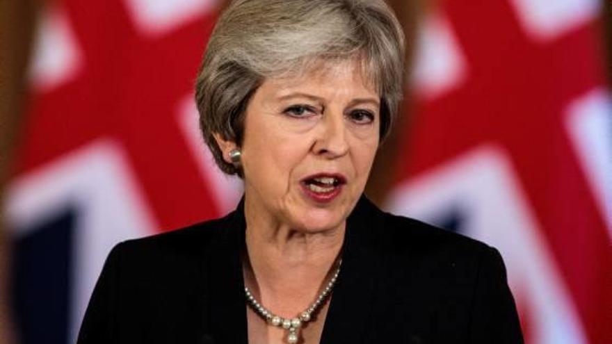 Theresa May estudia convocar eleccions anticipades al novembre