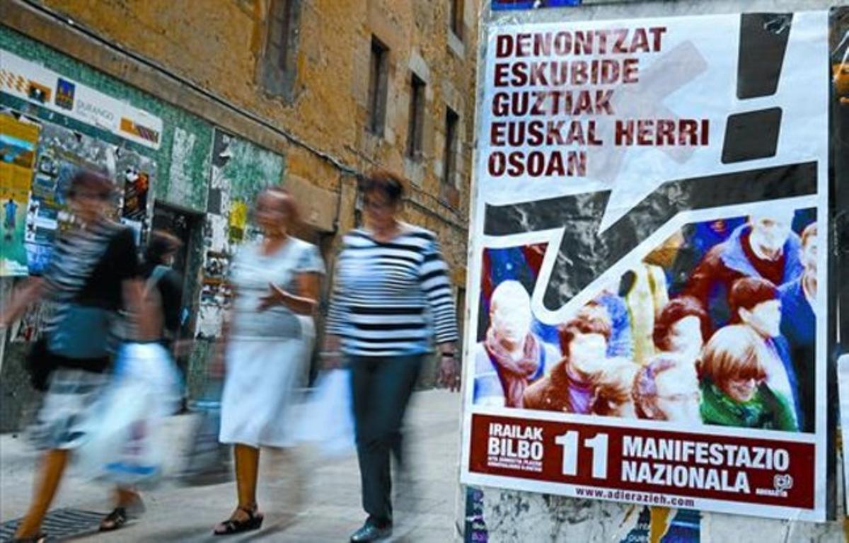 Un cartell dela manifestació,ahir als carrersde Durango. Un cartell dela manifestació,ahir als carrersde Durango.