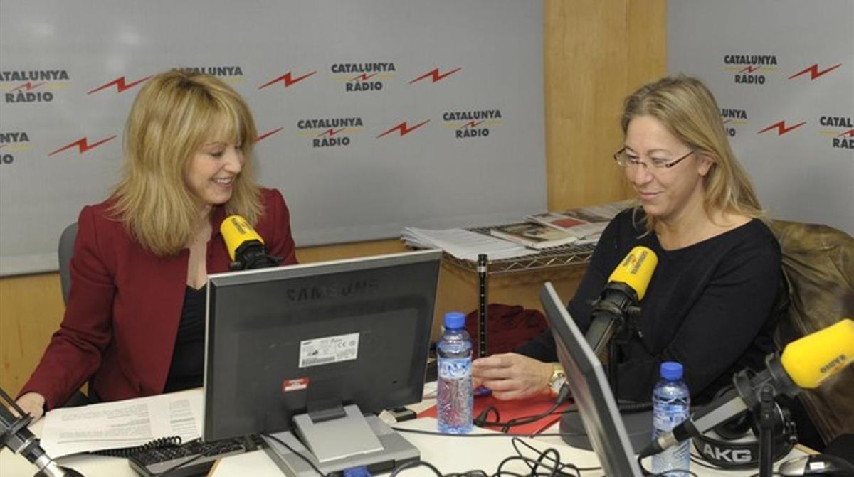 Sílvia Cóppulo, en el especial de ’La Marató’ de Catalunya Ràdio, con la ’consellera’ Neus Munté.