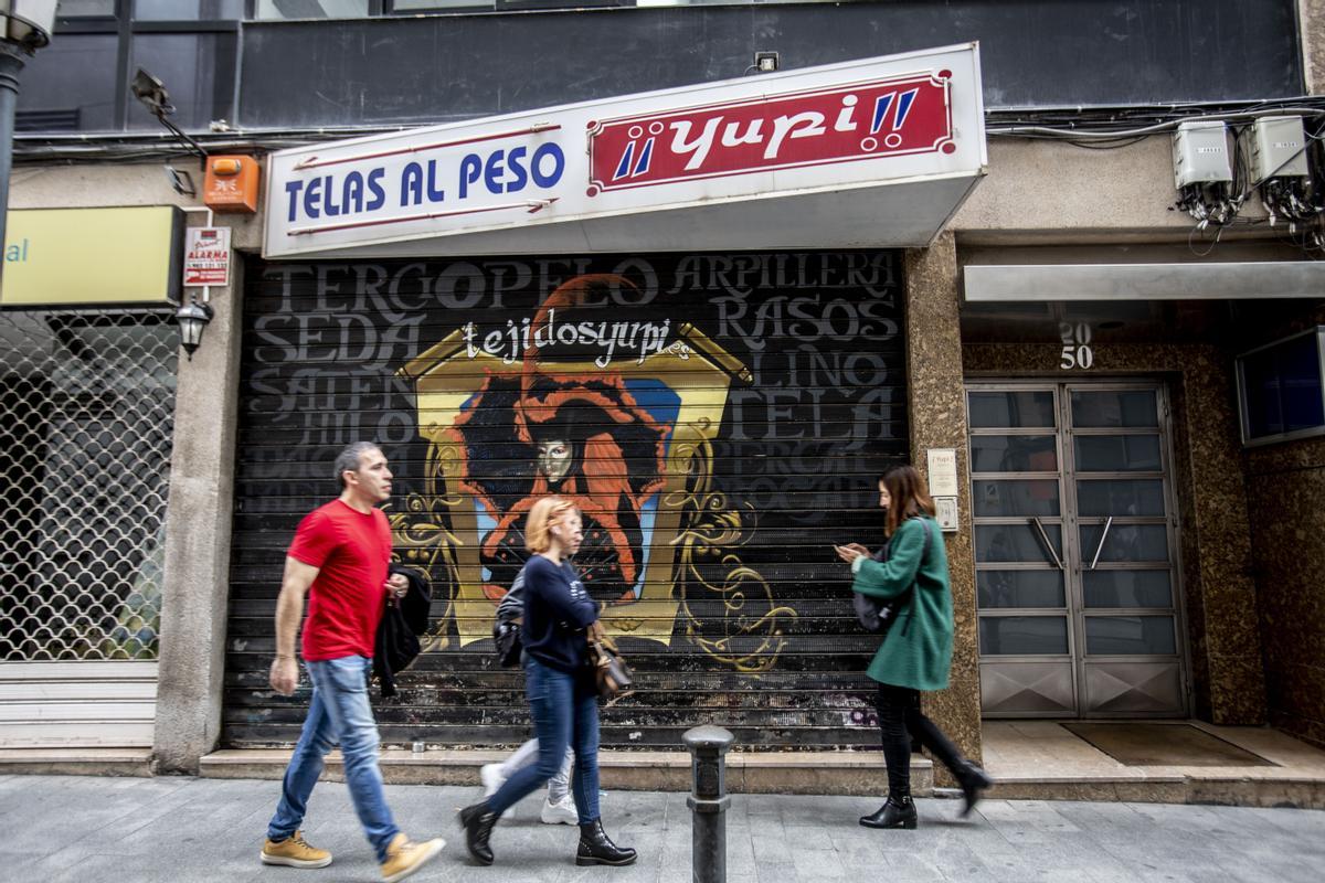 Una tienda de telas de Alicante, en liquidación por jubilación.