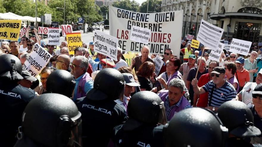 Pensionistas concentrados este miércoles frente al Congreso