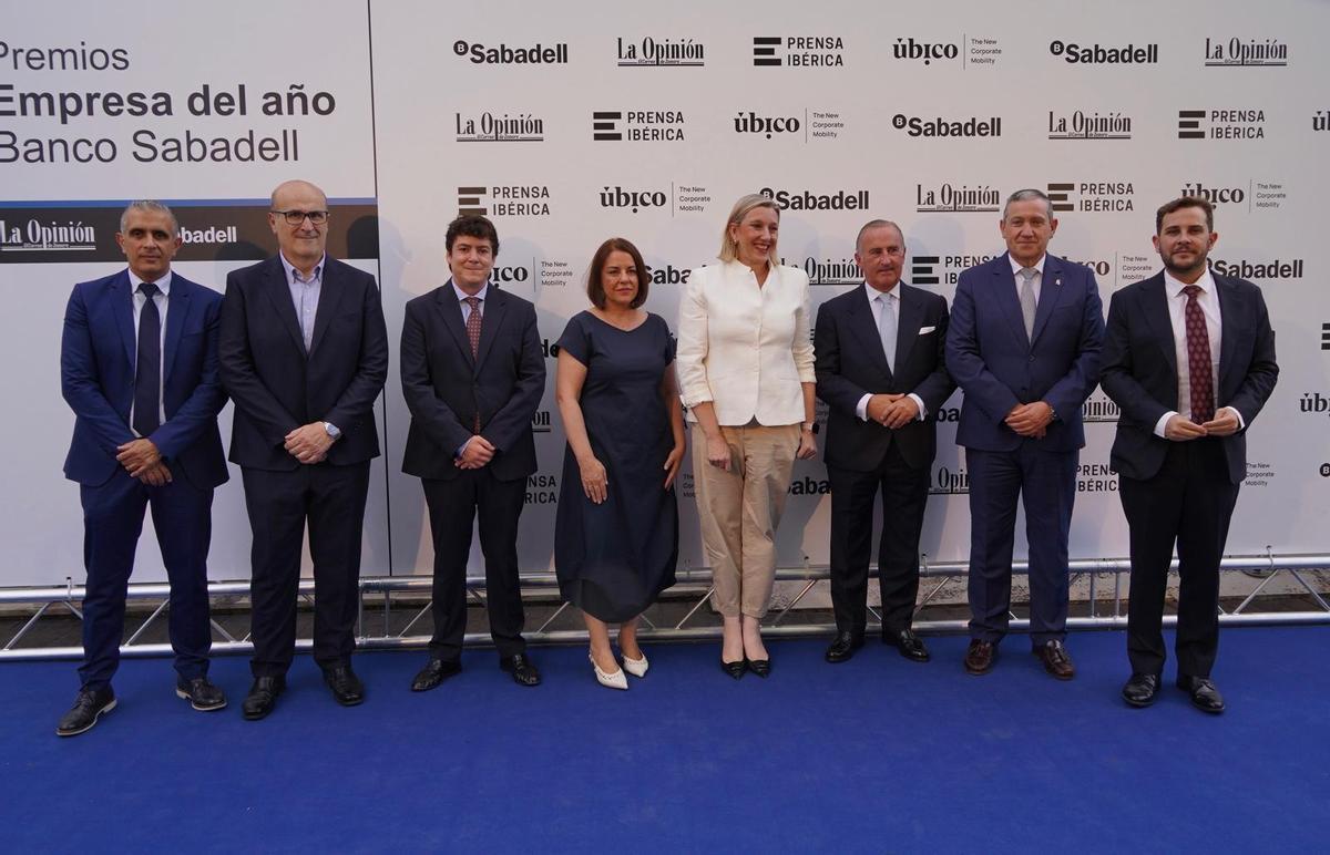 Manuel Moreno, jefe del Servicio de Industria de la Junta de Castilla y León en Zamora; Fernando Prada, delegado territorial de la Junta de Castilla y León en Zamora; Luis Garrido, subdirector de La Opinión-El Correo de Zamora; Ángeles Rivero, directora general de Prensa Ibérica en Asturias y Castilla y León; Isabel Blanco, vicepresidenta de la Junta de Castilla y León; Pablo Junceda, director general adjunto de Banco Sabadell; Javier Faúndez, presidente de la Diputación de Zamora y Víctor López de la Parte, vicepresidente de la institución provincial.
