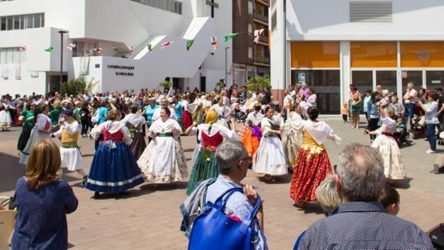 Moros y Cristianos, Dansà y Procesión a la Virgen de la Miraculosa, algunos de los actos en Picassent.