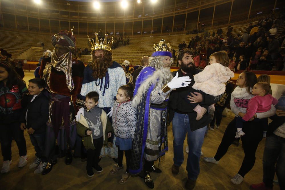 Sus Majestades llegan a la plaza de toros