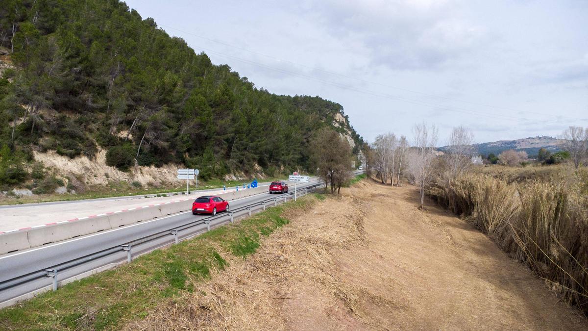 Obres entre Sant Vicenç i Castellgalí: a la dreta, l'espai netejat per fer l'ampliació