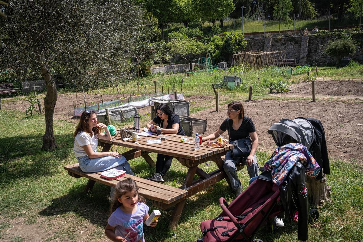 Masia Can Mestres y huerto urbano, uno de los espacios del Open Barri de Primavera en La Marina, que abre sus puertas dentro del Open House insólito en la Zona Franca.