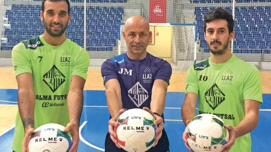 Carlitos, Juanito y Joselito posan ayer tras la rueda de prensa en el Palau d´Esports de Son Moix.