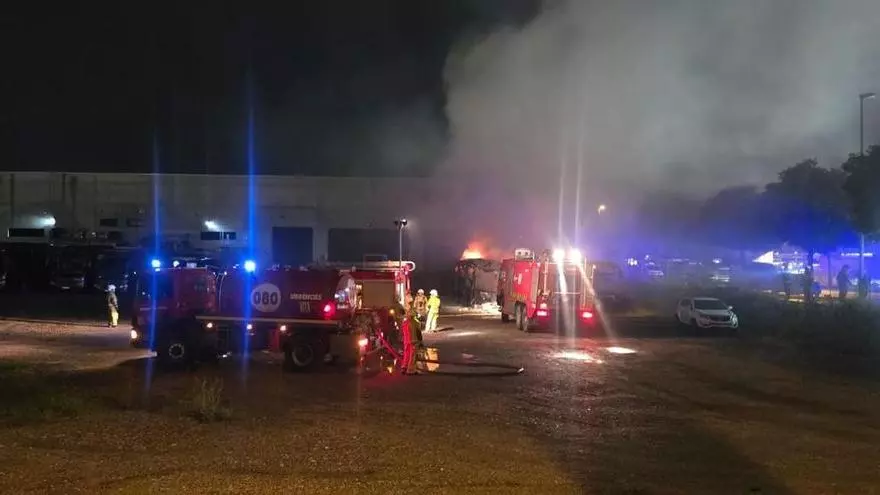 Großbrand in der Nähe der Playa de Palma: Hier fackeln Reisebusse ab
