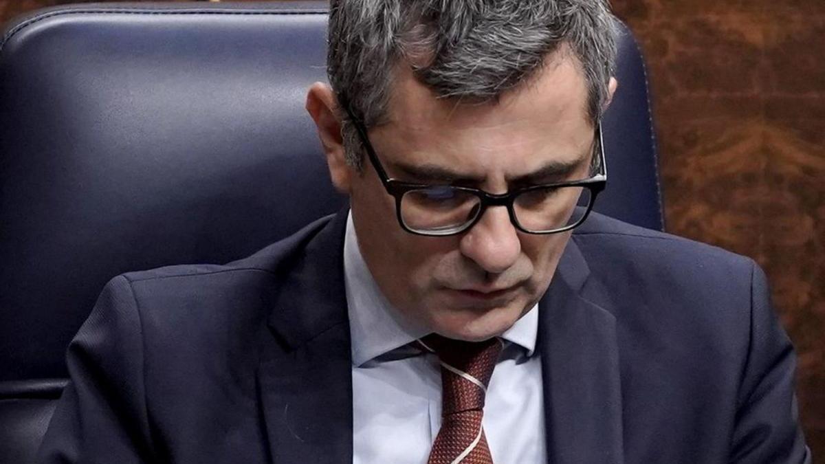 El ministre Félix Bolaños al seu escó del Congrés. | JOSE LUIS ROCA