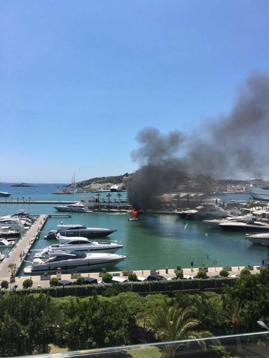 Incendio de una lancha en Eivissa