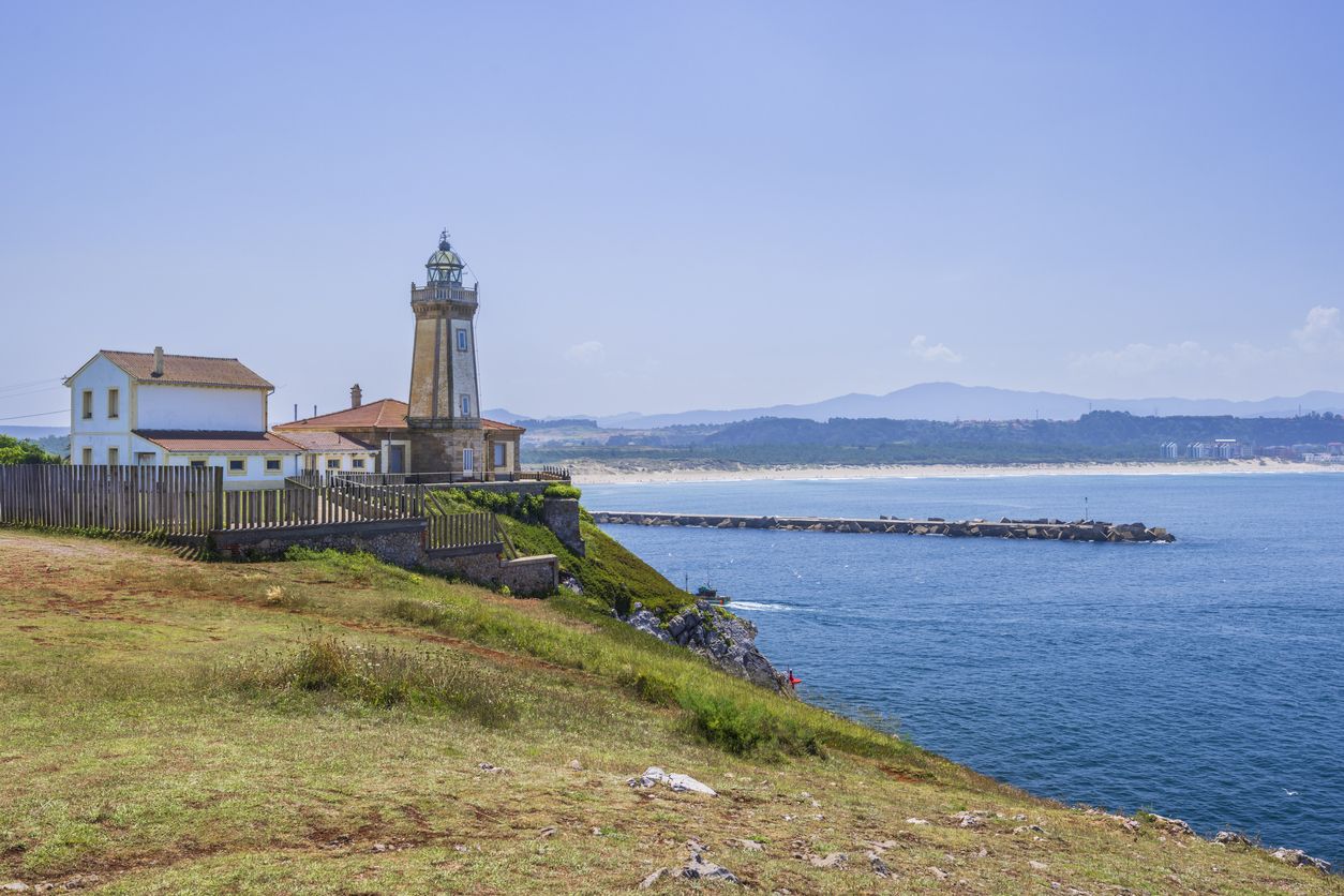 Faro del Cabo de Peñas, en Gozón, Asturias.