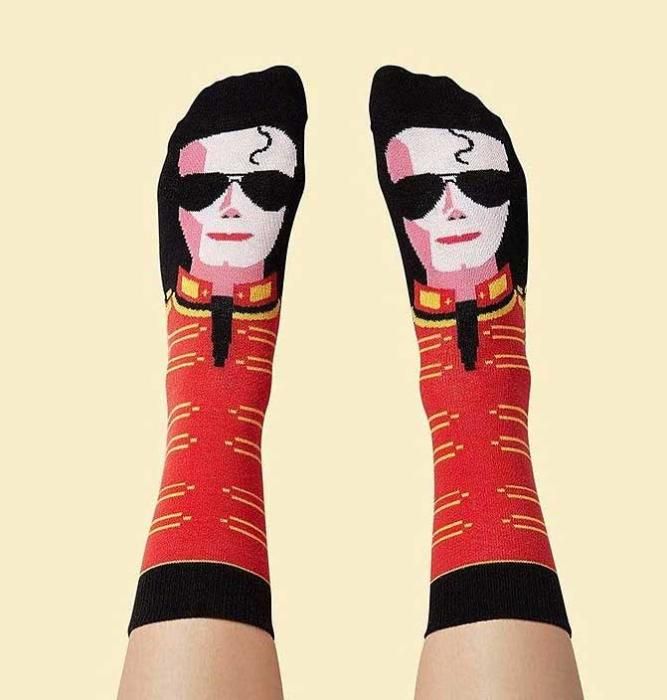 Calcetines de Michael Jackson de Chatty FeetLlevar al rey del pop en los pies es un regalo soberbio para cualquier amante de la música y del baile.Curiosité: 10,50 euros