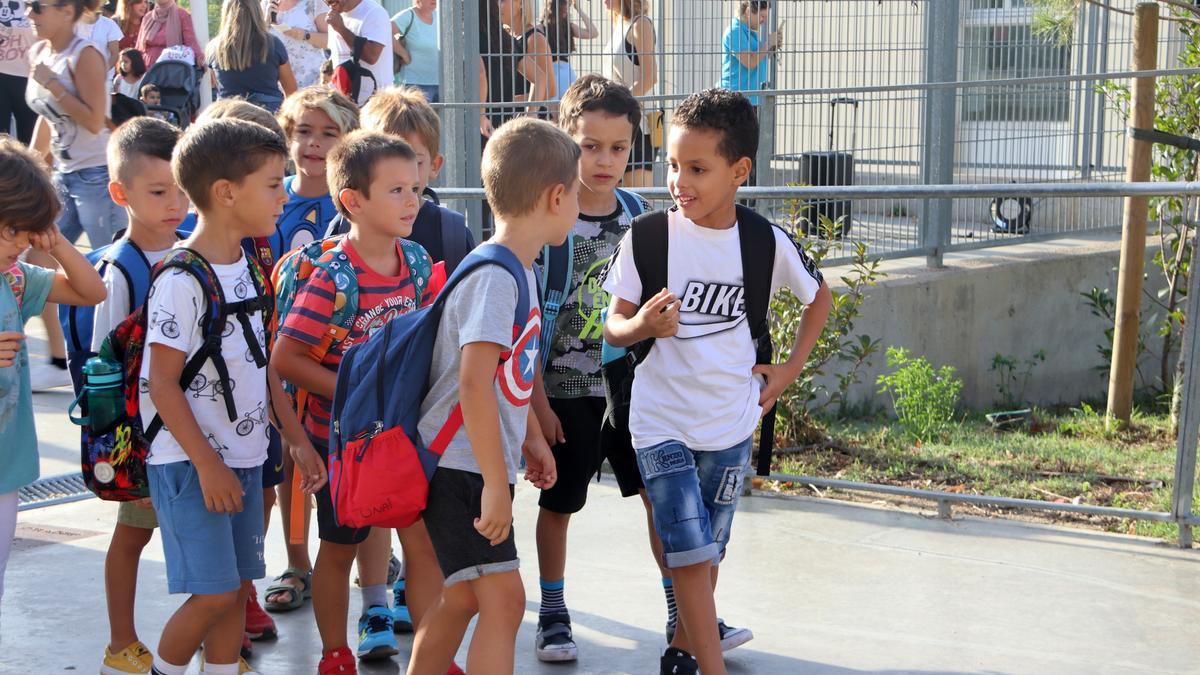 Alumnes de l&#039;escola Dolors Martí d&#039;Igualada el primer dia de curs