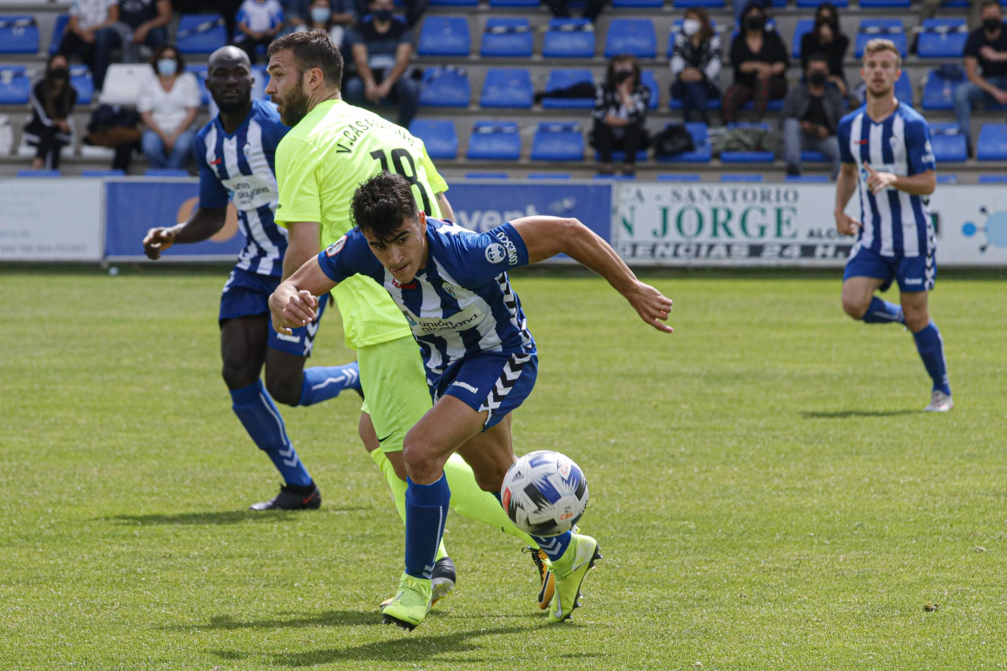 Goles y fiesta en la despedida del Alcoyano (2-3)