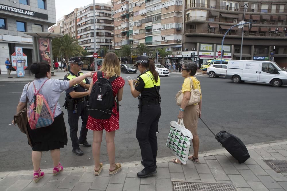 Los taxistas colapsan el centro de Alicante