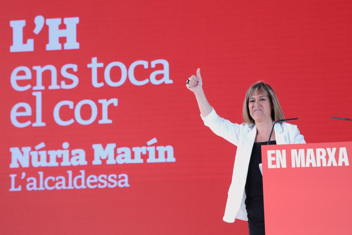 El líder del PSC, Salvador Illa; el secretario general del PSOE y presidente del Gobierno, Pedro Sánchez; y el candidato socialista a la alcaldía de Barcelona Jaume Collboni; intervienen en la clausura de la Convención Municipal del PSC en La Farga, a 2 de abril de 2023, en LHospitalet de Llobregat, Barcelona