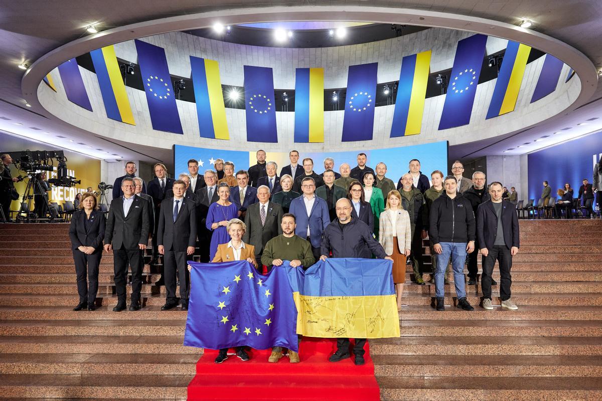 Von der Leyen junto a Volodimir Zelenski anuncia en Kiev un nuevo paquete de sanciones contra Rusia