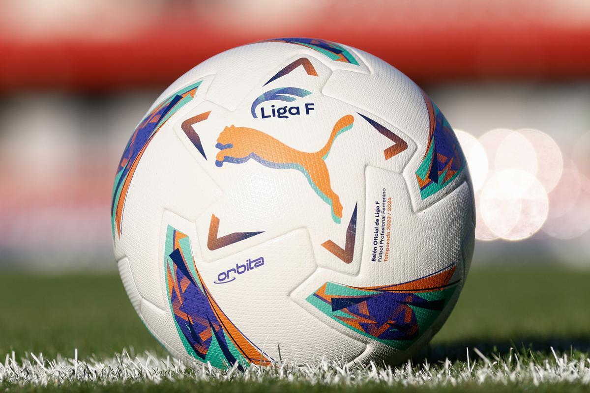 El balón de fútbol oficial de la temporada, ahora rebajado en  - Sport