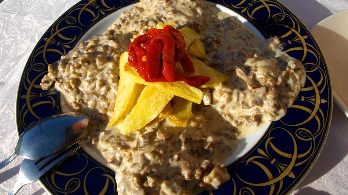 Cachopines de ternera con salsa de setas.