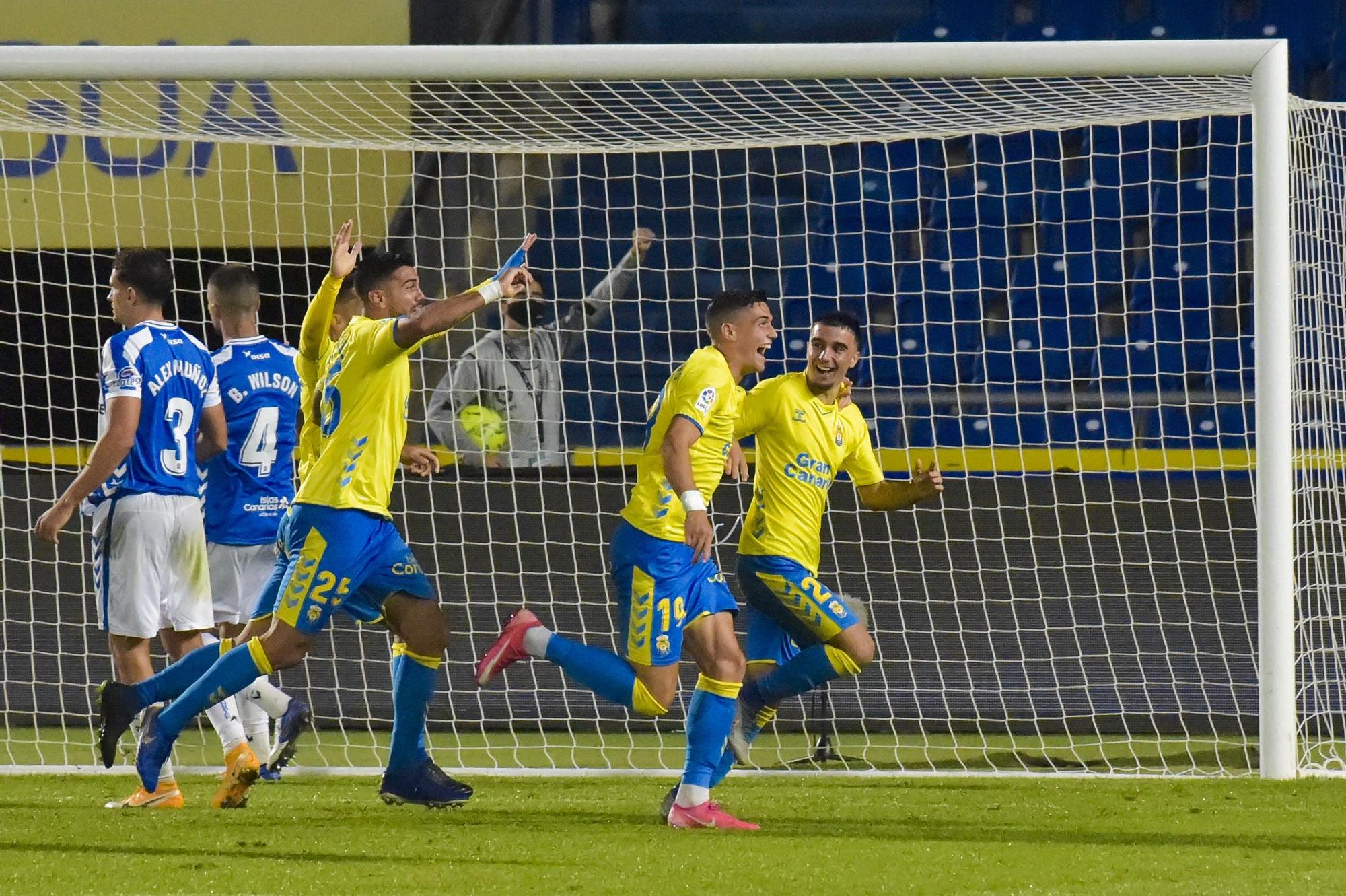 El partido del derbi UD Las Palmas - CD Tenerife, en imágenes