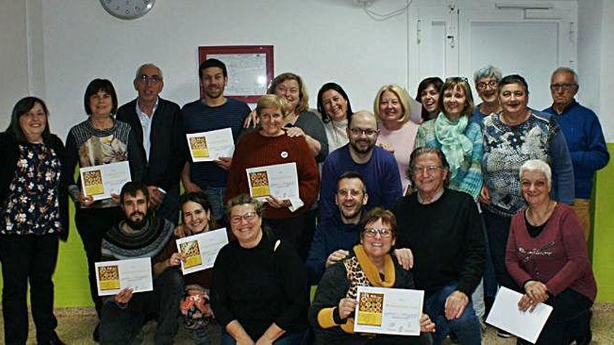 Els assistents a l&#039;Aula de Cuina en la darrera sessió del curs.