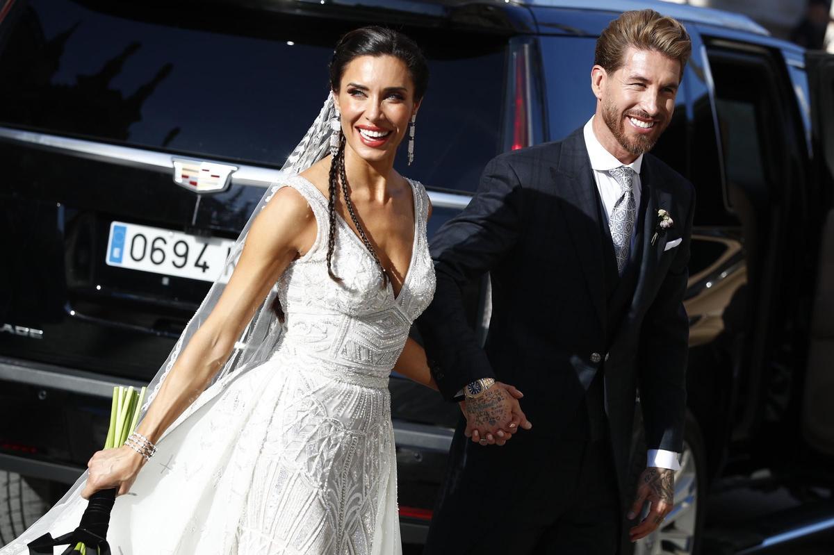 Pilar Rubio y Sergio Ramos a su salida de la iglesia.