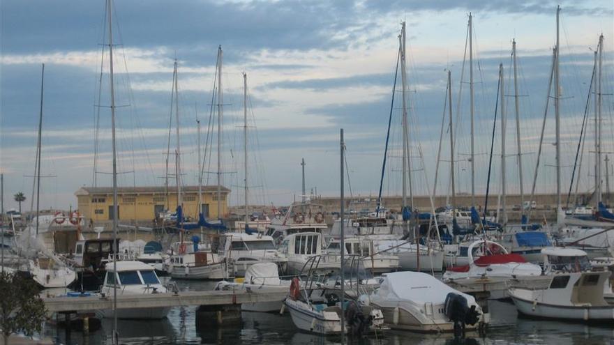 Investigan el hallazgo de un cadáver en el puerto de Vinaròs