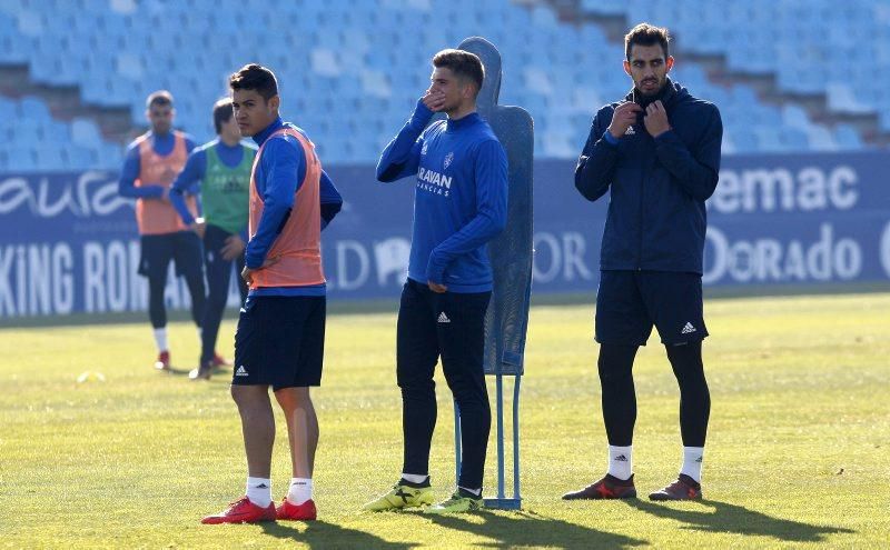 Entrenamiento a puerta abierta del Real Zaragoza en La Romareda