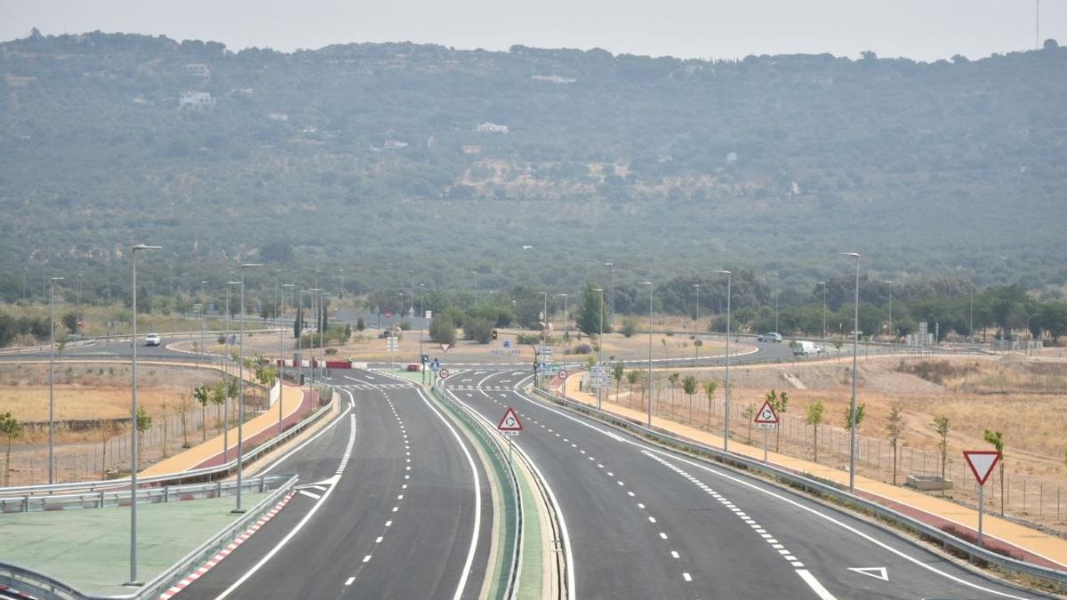 Vídeo | Así es el nuevo tramo de la Ronda Sureste de Cáceres que abre este lunes