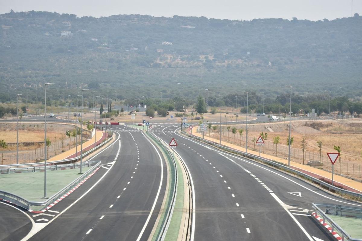 Fotogalería | Las imágenes del acto inaugural del tramo II de la Ronda Sureste de Cáceres Fotogalería | Las imágenes del acto inaugural del tramo II de la Ronda Sureste de Cáceres