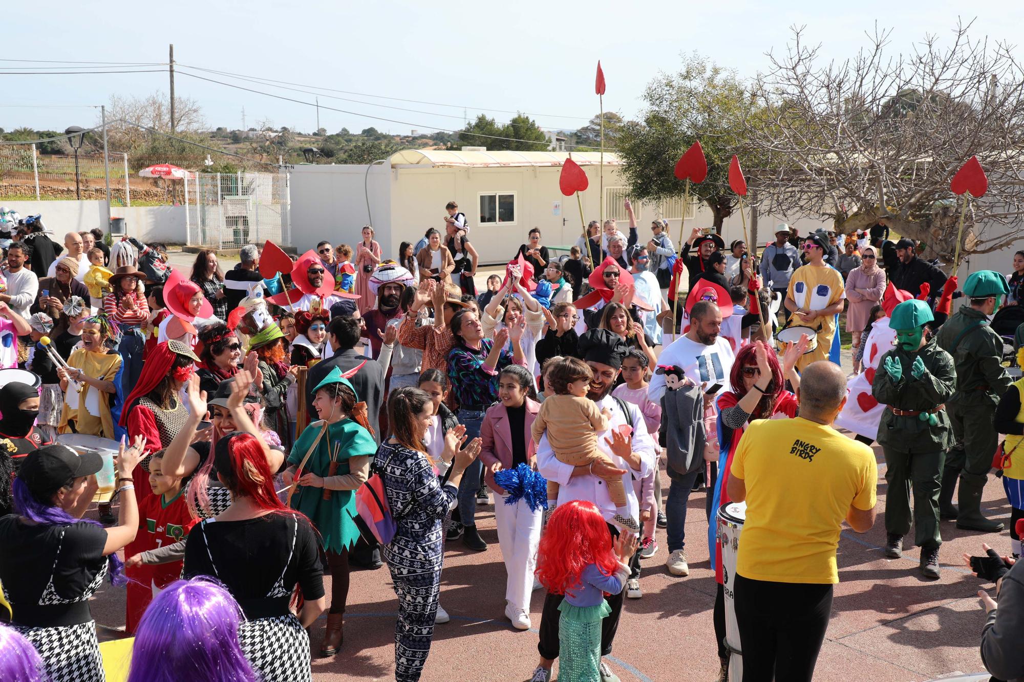 Todas las imágenes de la rúa de Carnaval en Formentera 2023