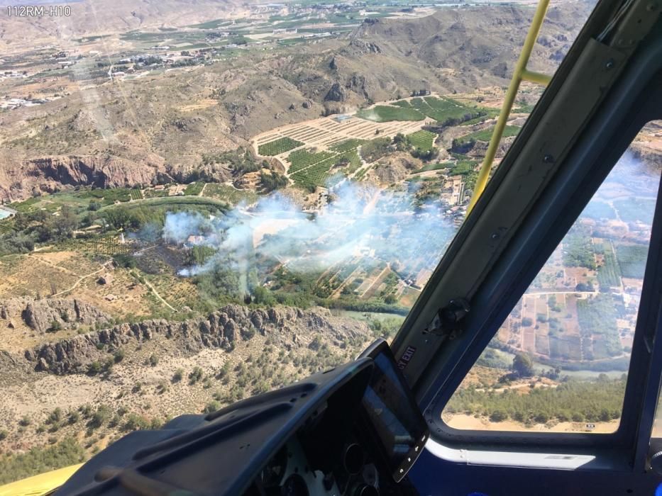 Un incendio forestal en el Menjú de Cieza rodea un