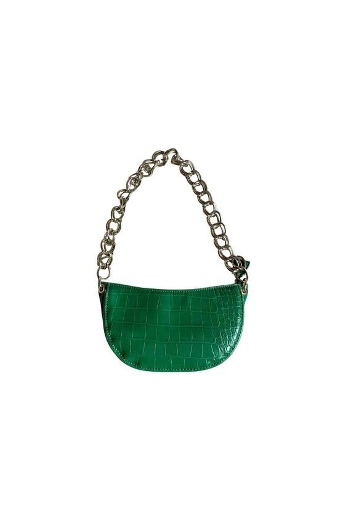 Bolso verde con cadena
