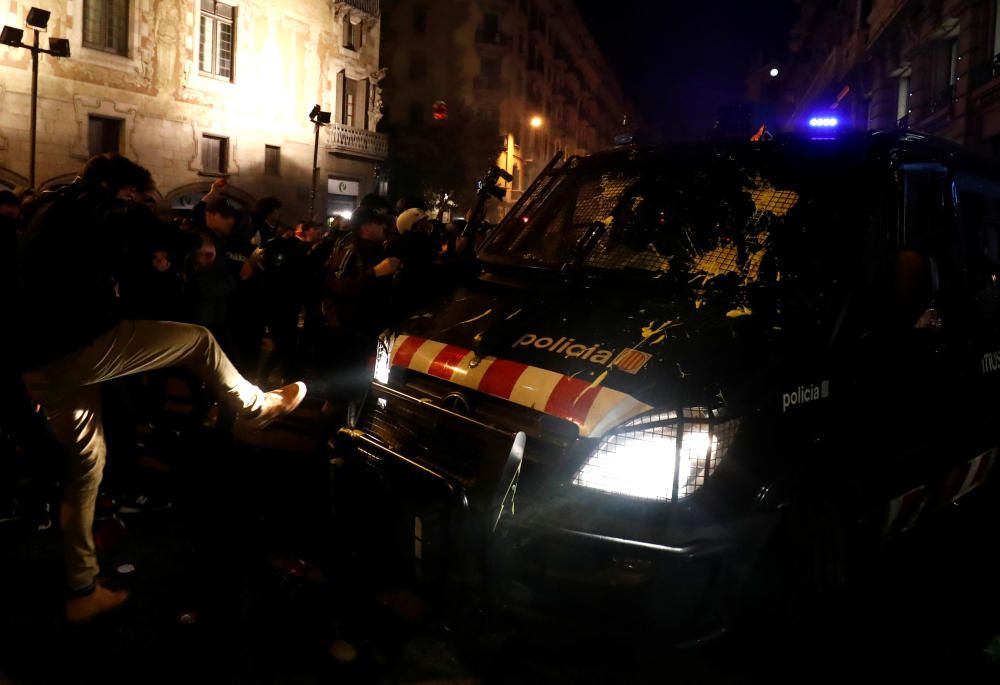 Protesta frente a la Jefatura de Vía Laietana