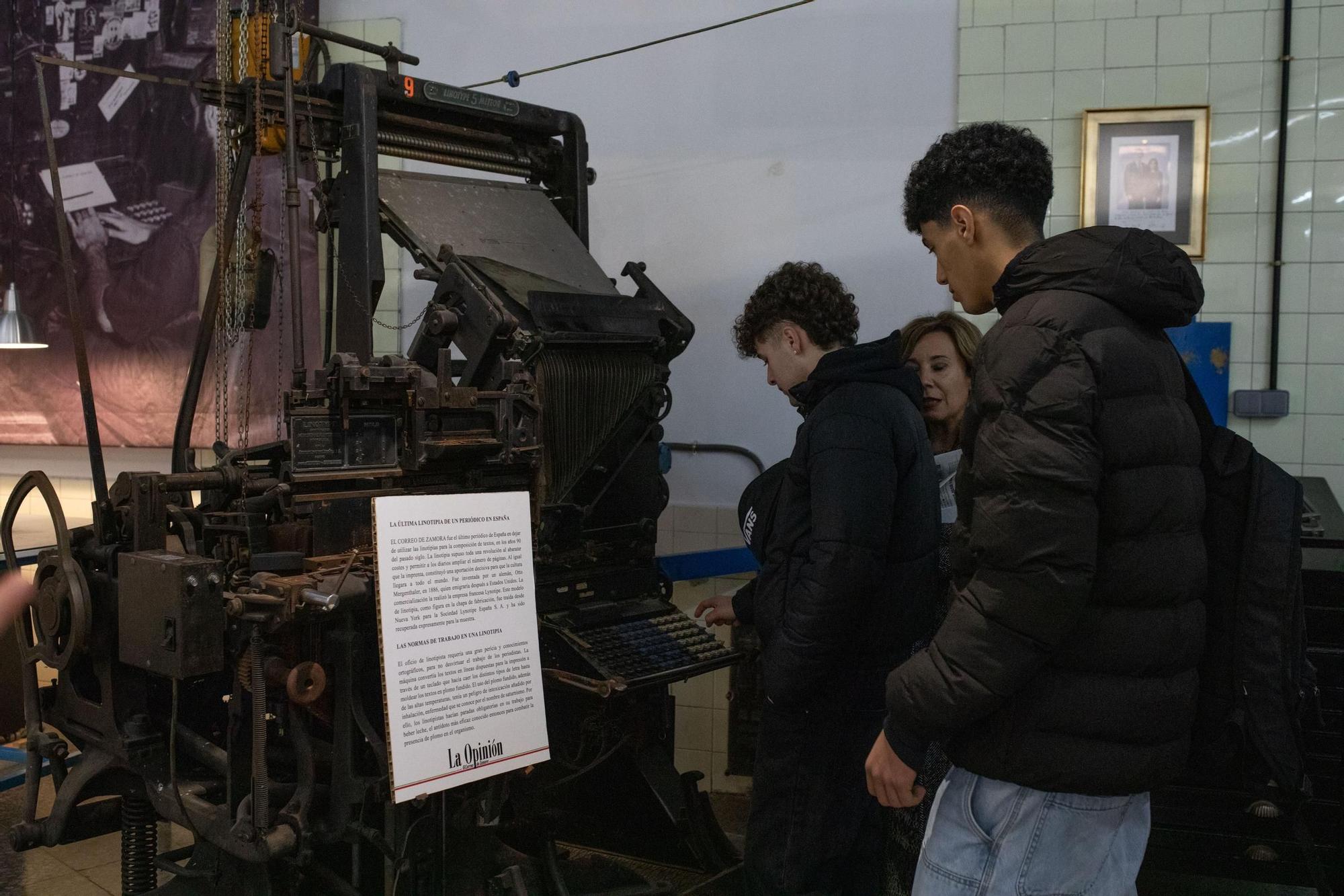 Visita a la exposición del periódico de LA OPINIÓN-EL CORREO DE ZAMORA