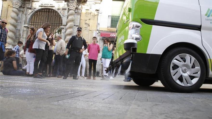 Sadeco pone en marcha un dispositivo &#039;anti-cera&#039; antes y después de las procesiones