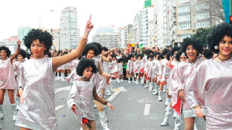 Desfile de comparsas y carrozas durante el Carnaval de A Coruña del año pasado. / 13Fotos