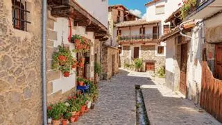 El pueblo con arroyos que bajan por mitad de sus calles donde comer el mejor chorizo de España