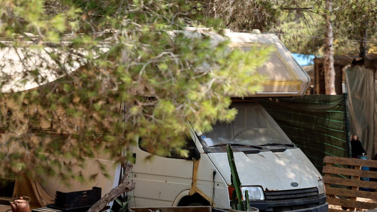 La crisis de vivienda en Ibiza ha empujado a muchos ciudadanos a habitar en autocaravanas o infraviviendas