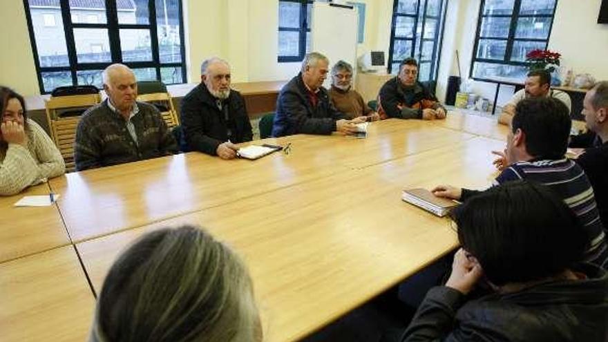 El regidor explicará las gestiones a los colectivos de O Hío.  // C.G.