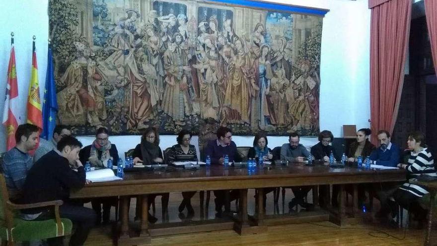 Un momento de la sesión plenaria celebrada ayer en el Ayuntamiento de Toro.