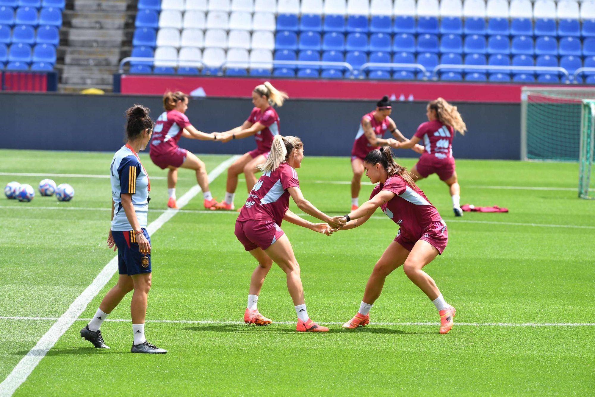 Entrenamiento de la selección femenina de fútbol en Riazor