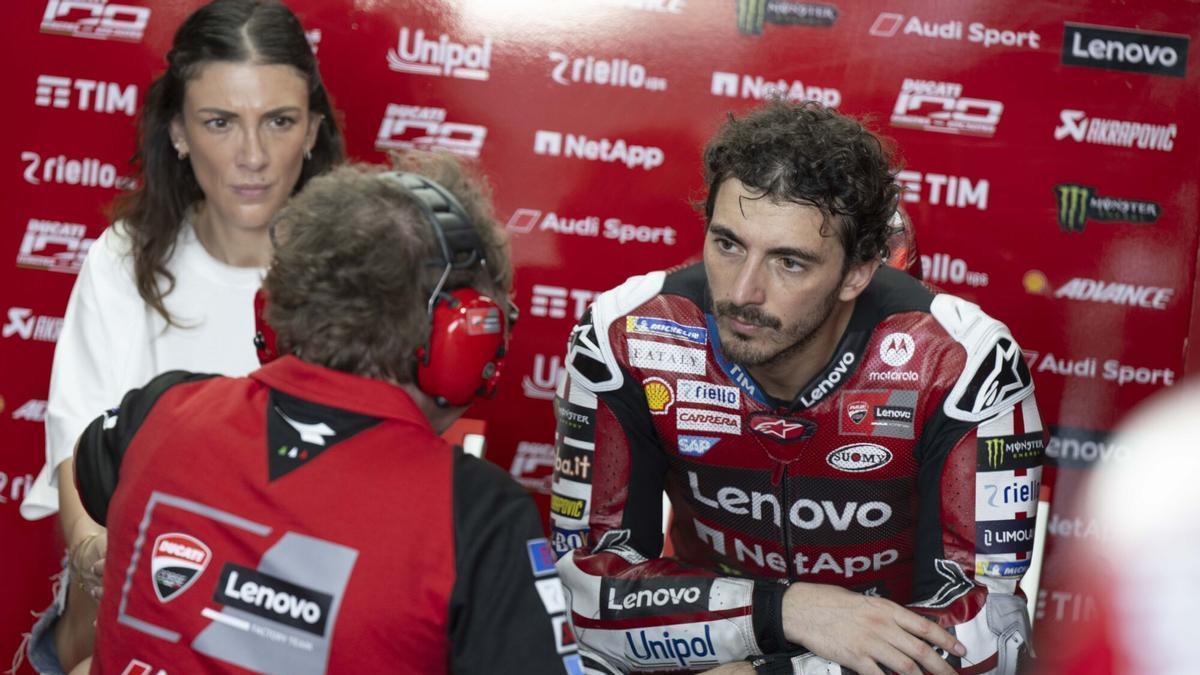 Marc Márquez y Bagnaia desafían la nieve: la carrera más gélida del año