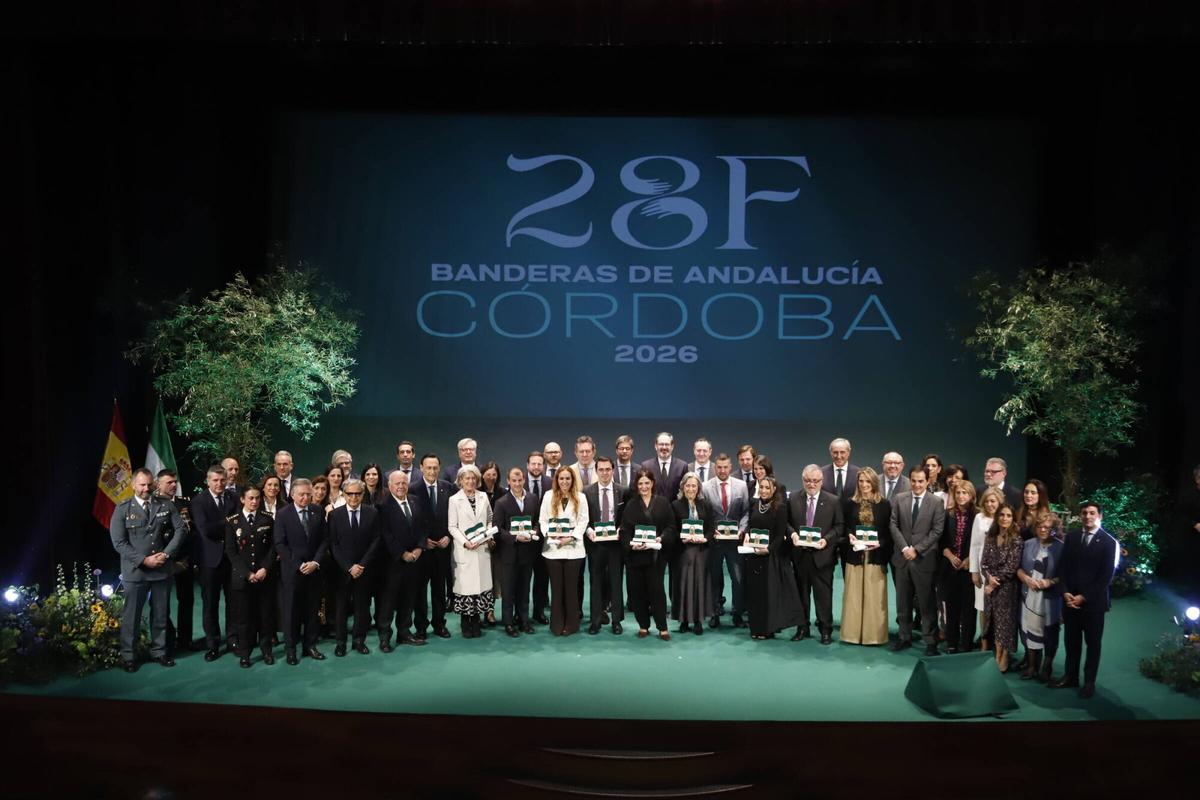 El acto de entrega de las Banderas de Andalucía 2026 de Córdoba, en imágenes