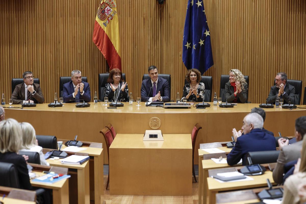 Pedro Sánchez preside la Reunión interparlamentaria del PSOE
